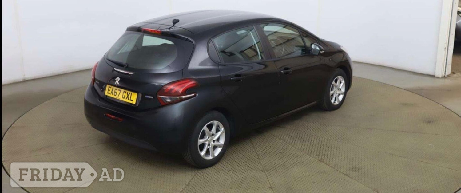 Peugeot 208 2018 - Cars in Staines
