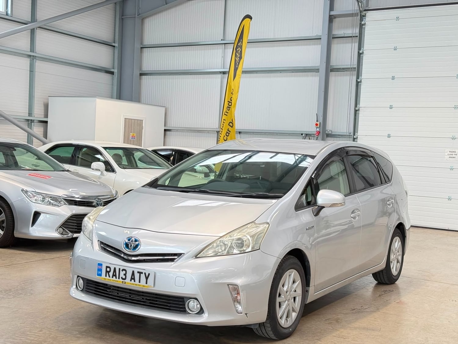 Toyota 7 Seat Prius Reading