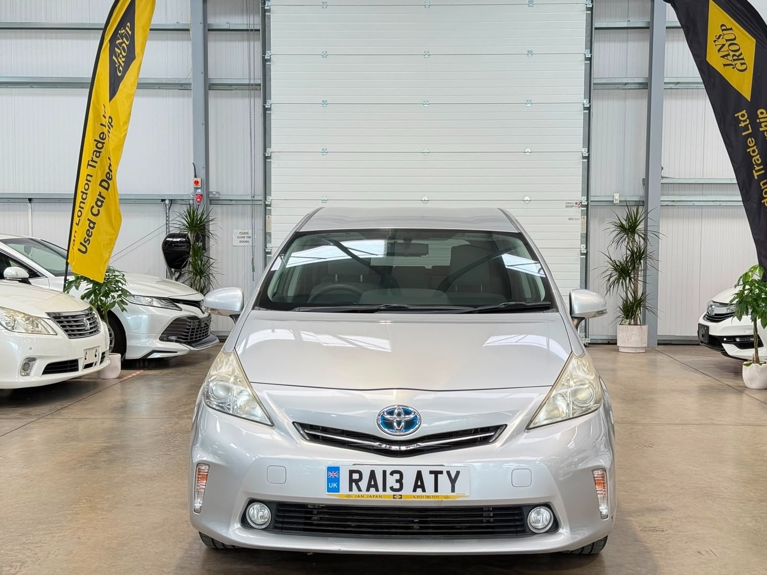 [ berth ]Toyota 7 Seat Prius