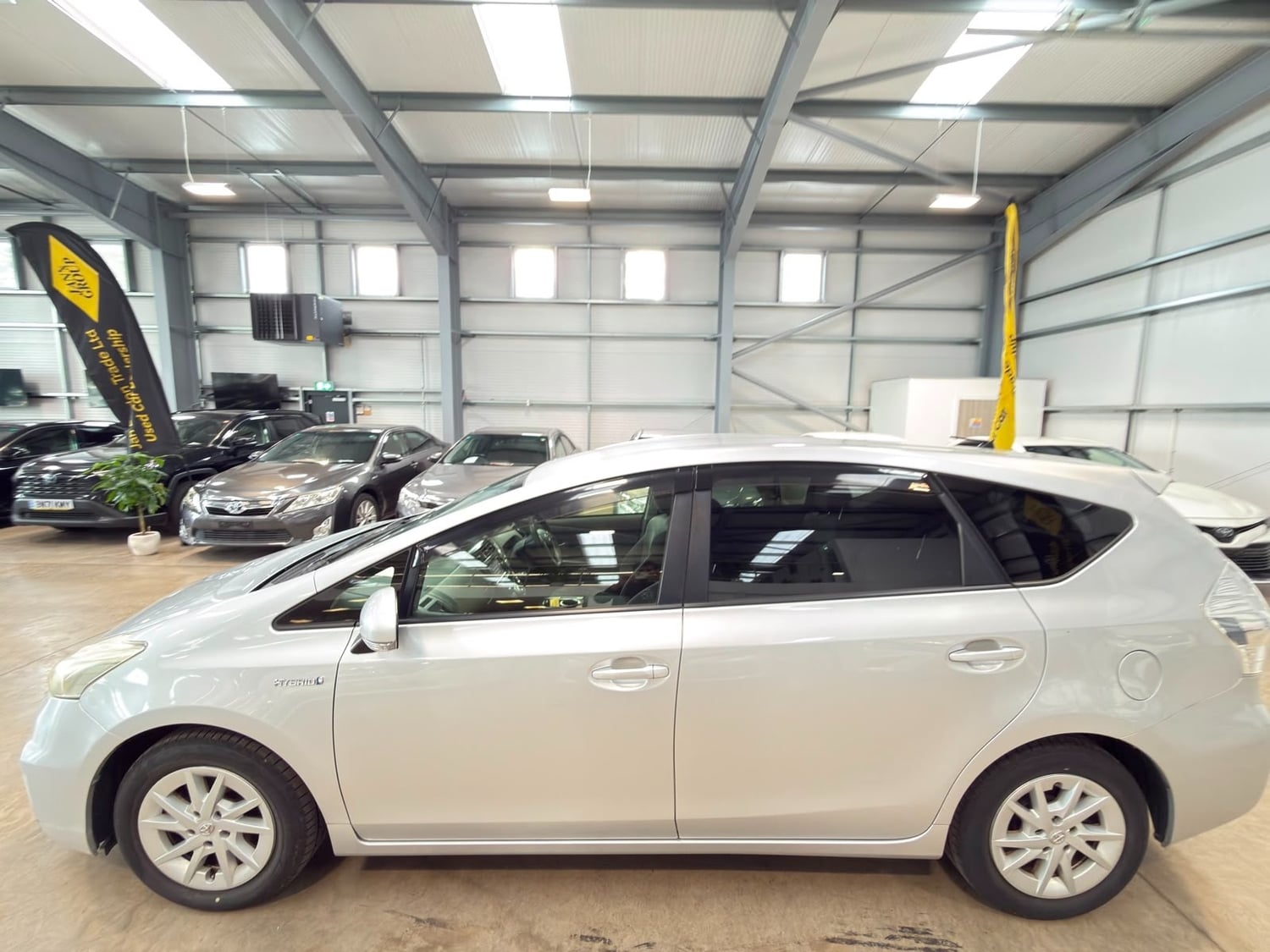 Toyota 7 Seat Prius 2013 - Cars in Reading