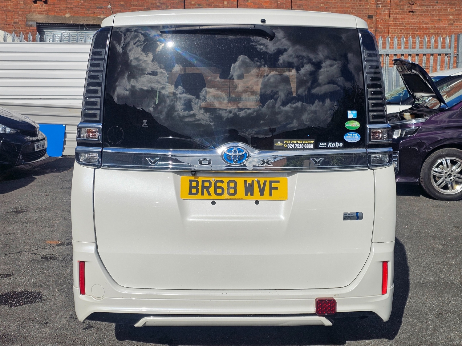 Toyota Voxy 2018 - Cars in Coventry