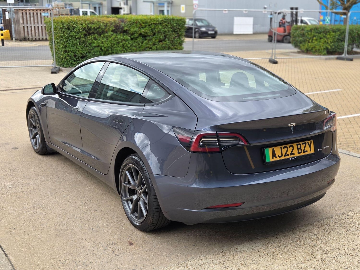 [ berth ]Tesla Model 3