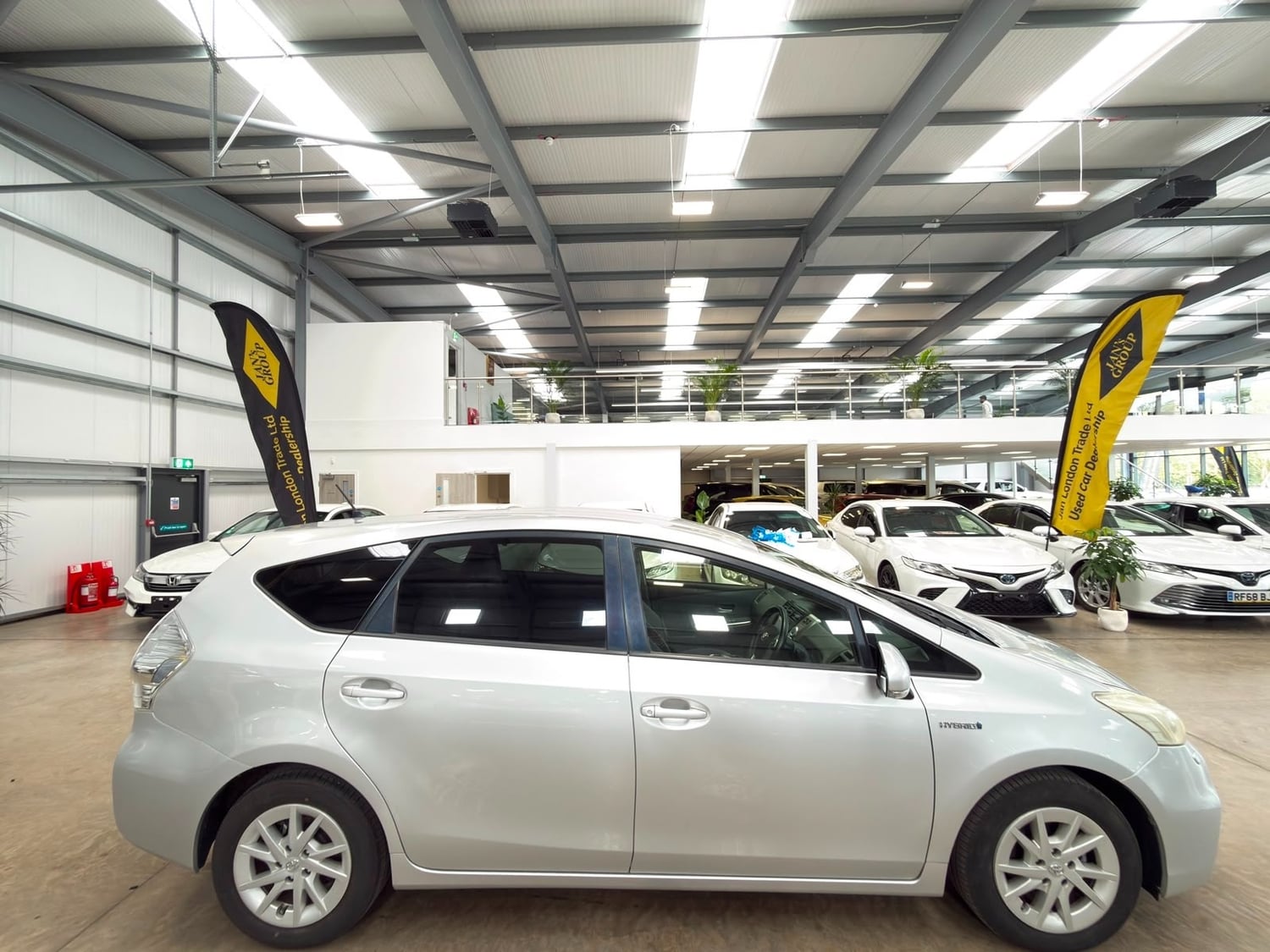 Toyota 7 Seat Prius 2012 - Cars in Reading