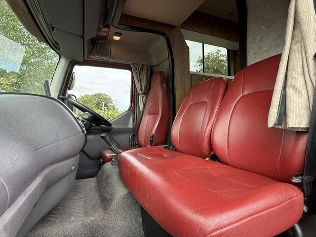 Badminton Horseboxes Elite DAF LF 220 14 Ton Horsebox - Trailers & Horseboxes