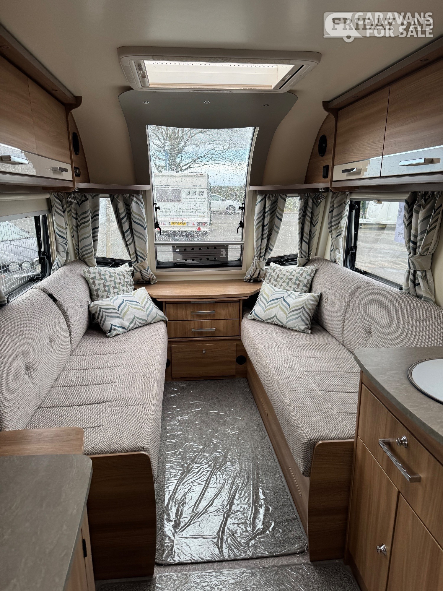 [ berth ]Bailey Pegasus GT70 Genoa