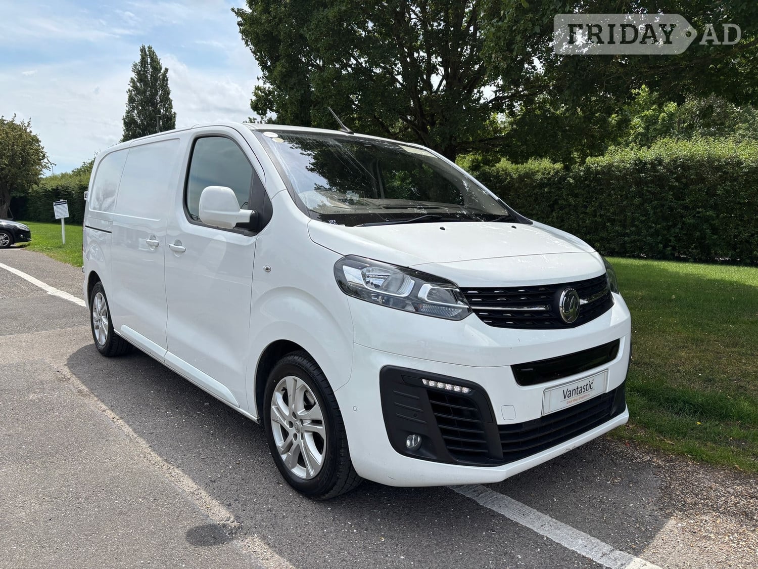 Vauxhall Vivaro 2021 in Chertsey