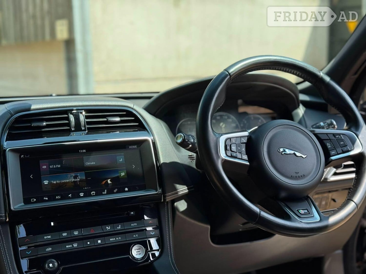 [ berth ]Jaguar F-Pace