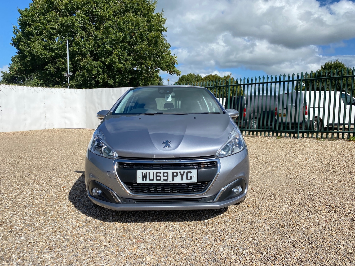 [ berth ]Peugeot 208