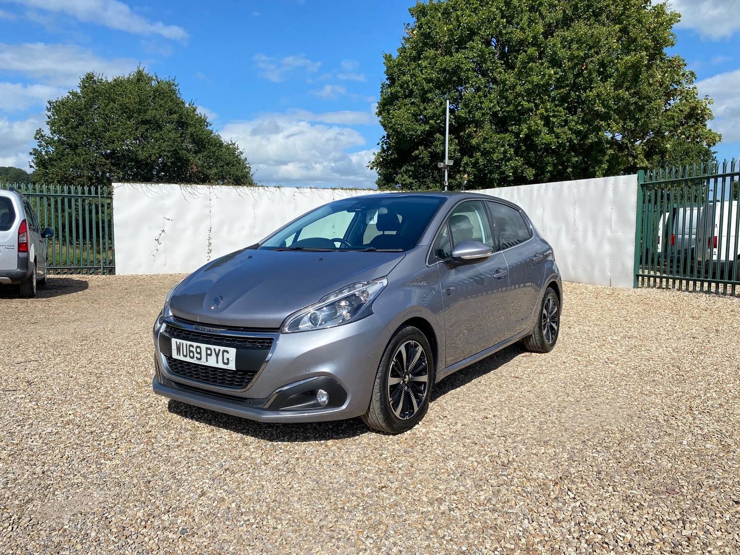 Peugeot 208 2019 - Cars in Axminster