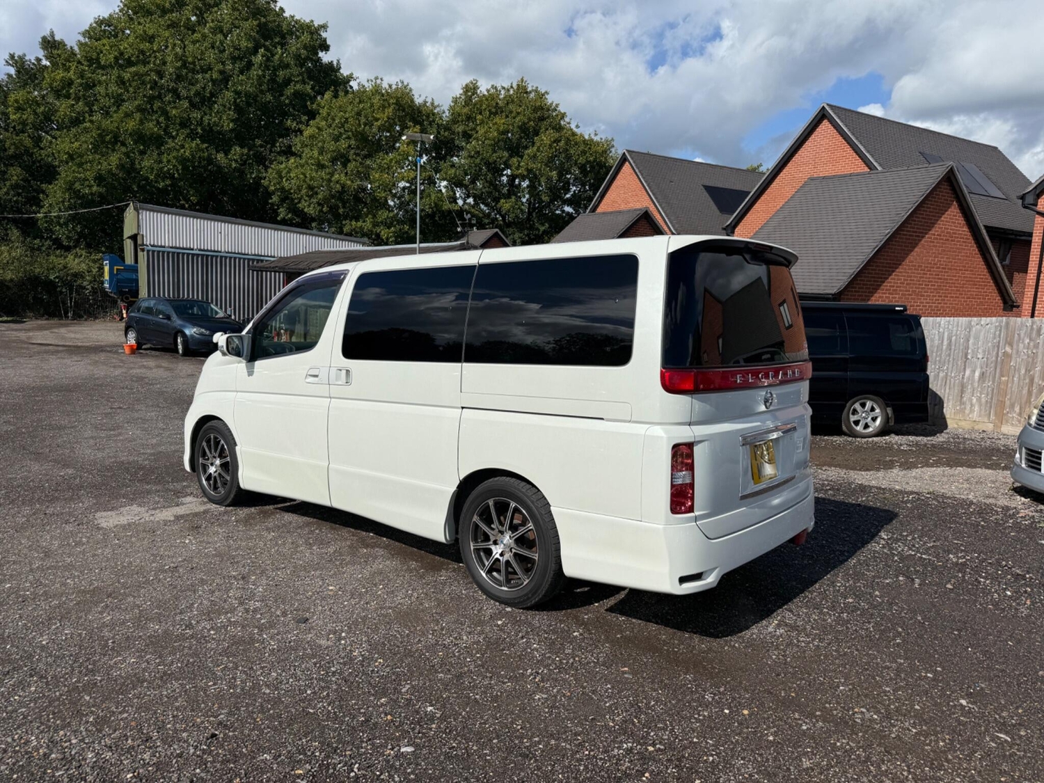 Nissan Elgrand 2007 - Cars