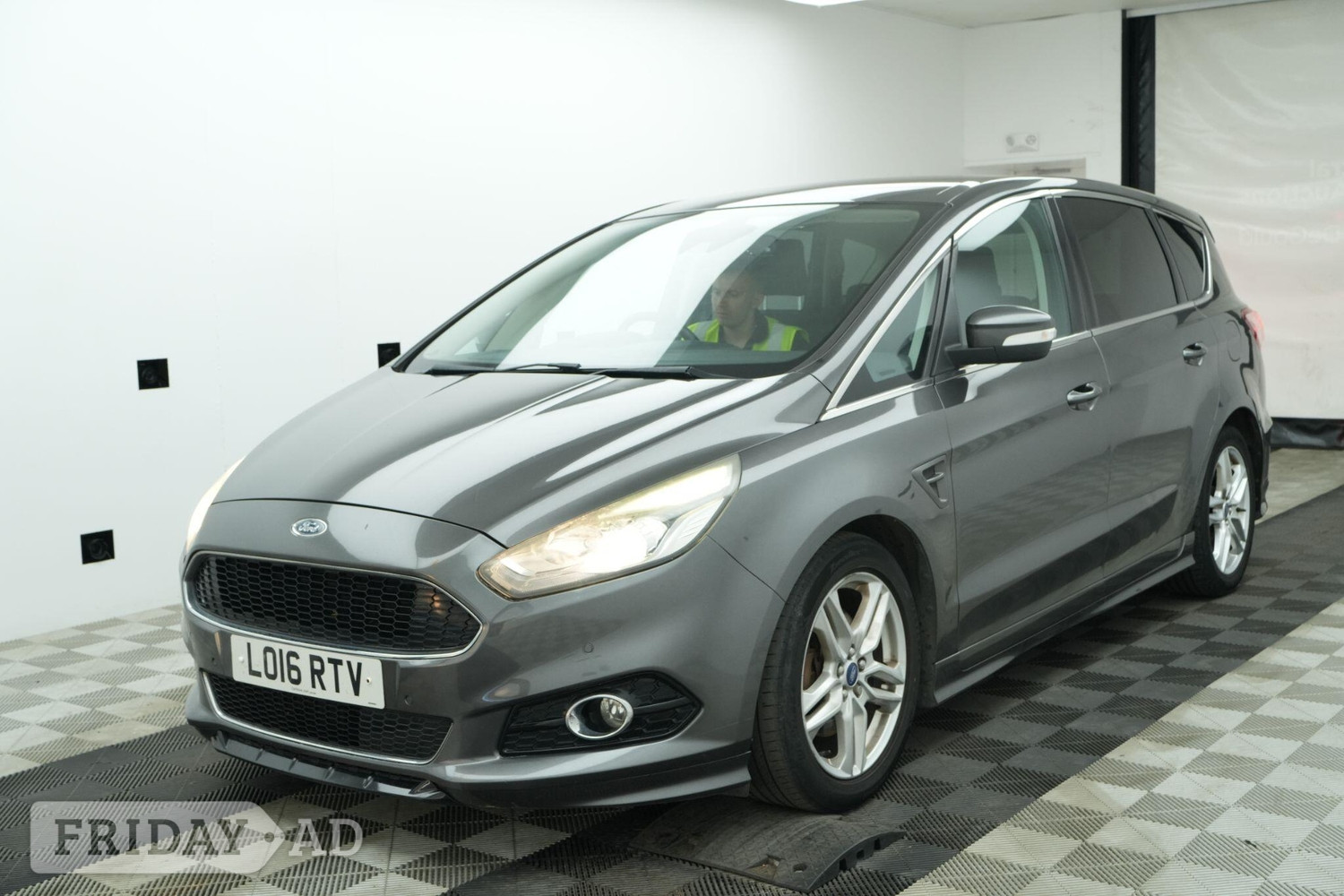 [ berth ]Ford S-Max