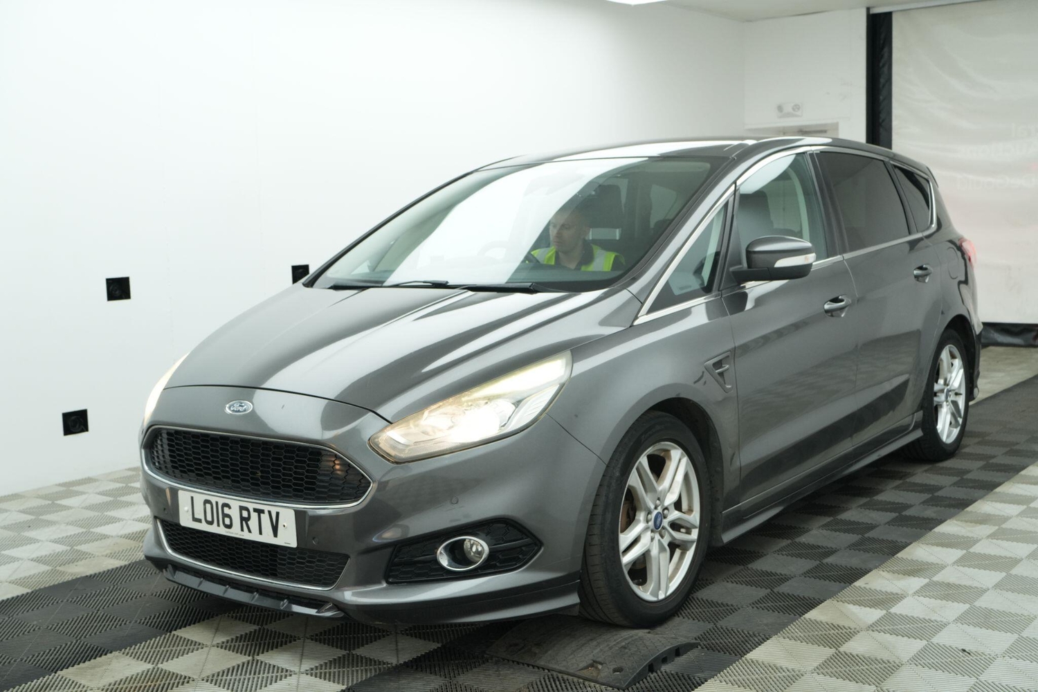 [ berth ]Ford S-Max