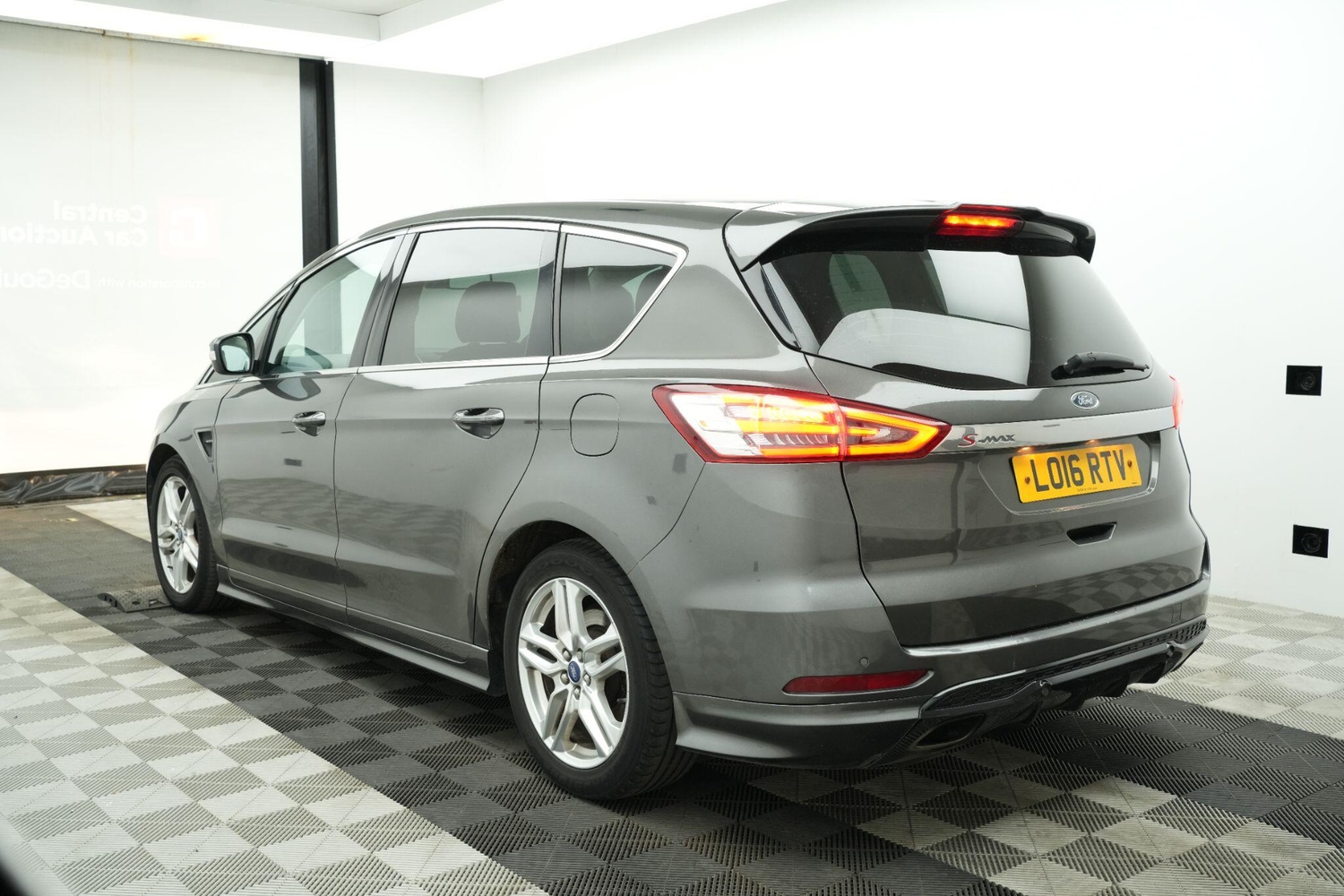 Ford S-Max 2016 - Cars in Uxbridge