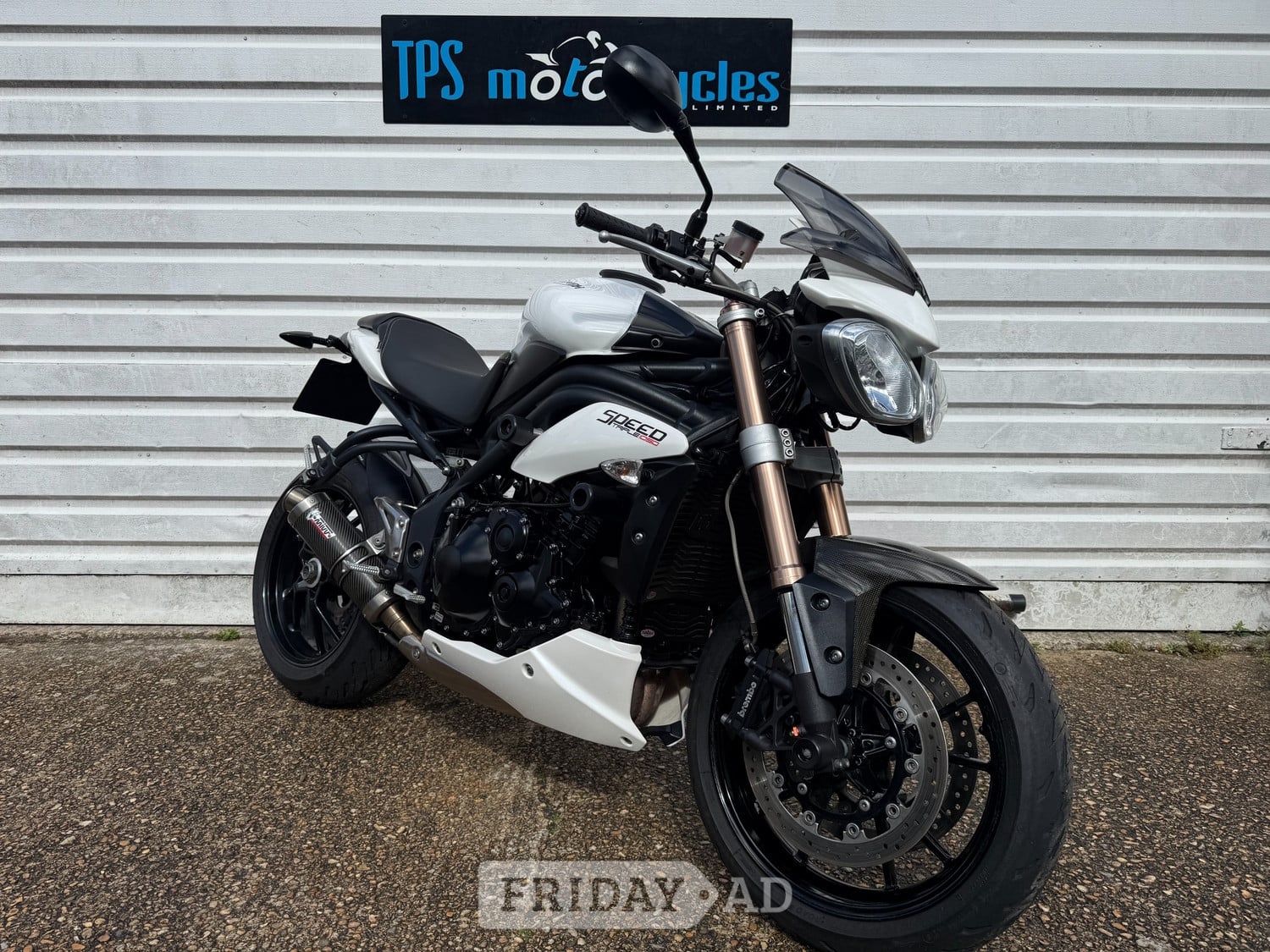 Triumph Speed Triple 2011 - Motorbikes, Scooters & Quads