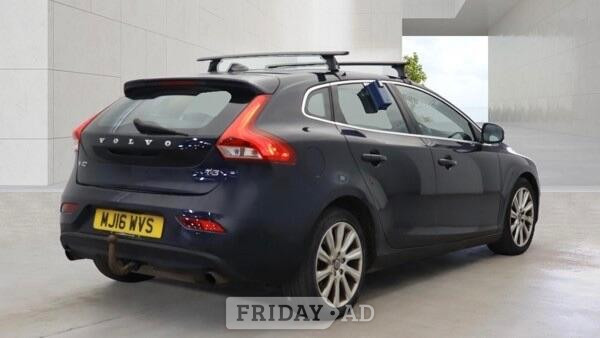 Volvo V40 2016 - Cars in Slough