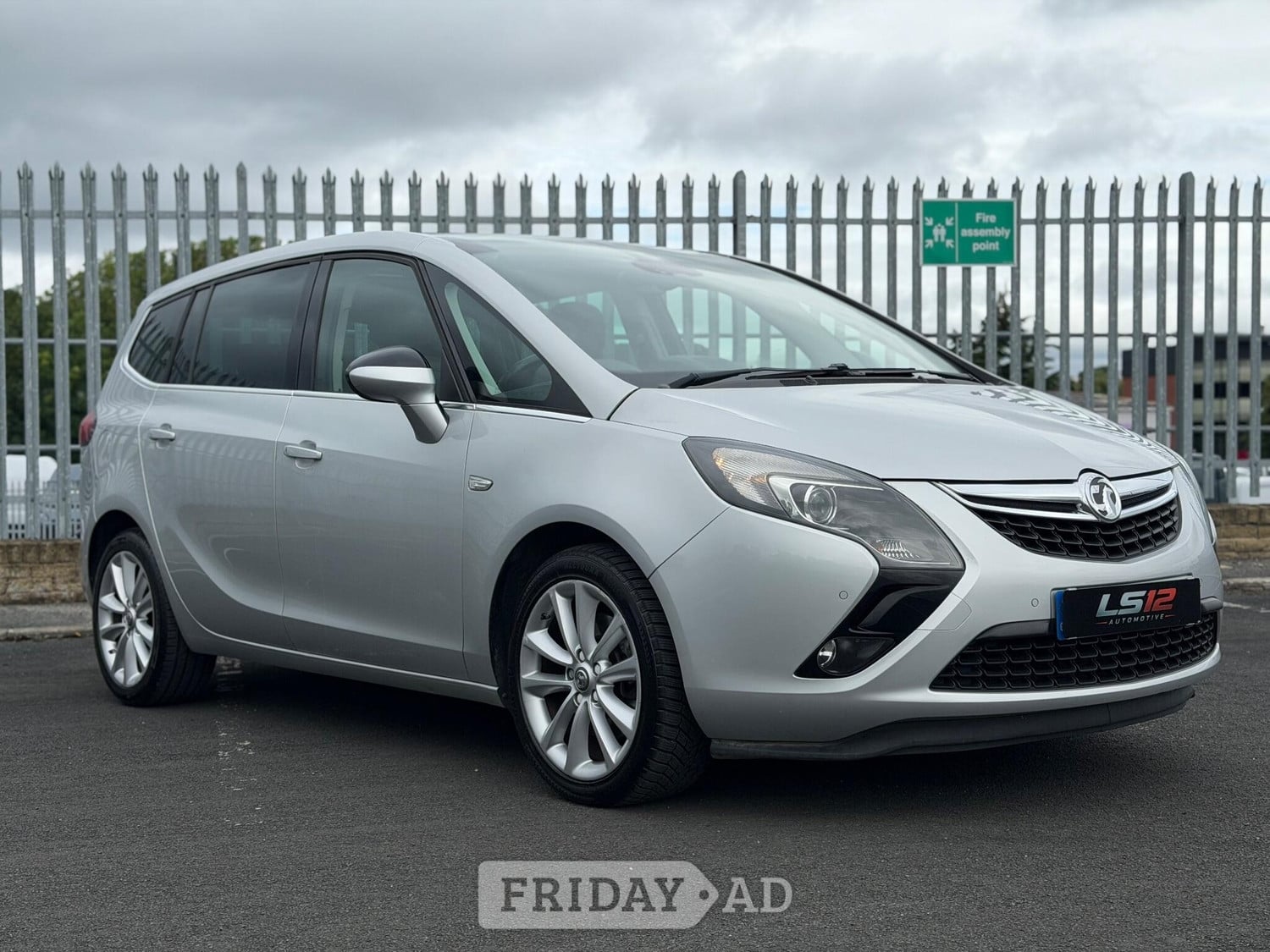 Vauxhall Zafira Tourer 2015 in Leeds