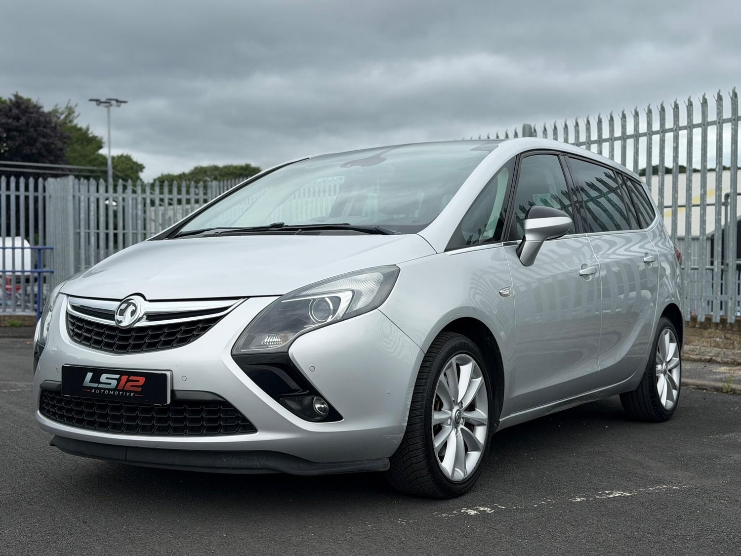 [ berth ]Vauxhall Zafira Tourer
