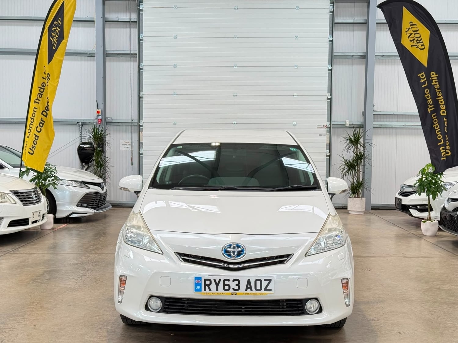 [ berth ]Toyota 7 Seat Prius