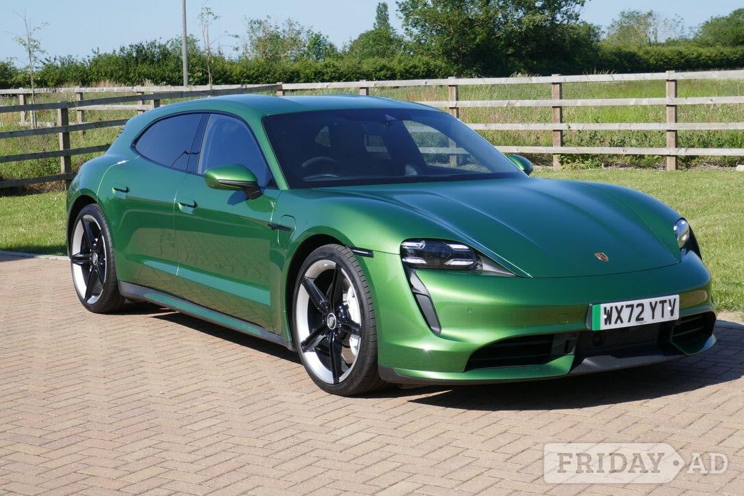 Porsche Taycan 2022 in Ely