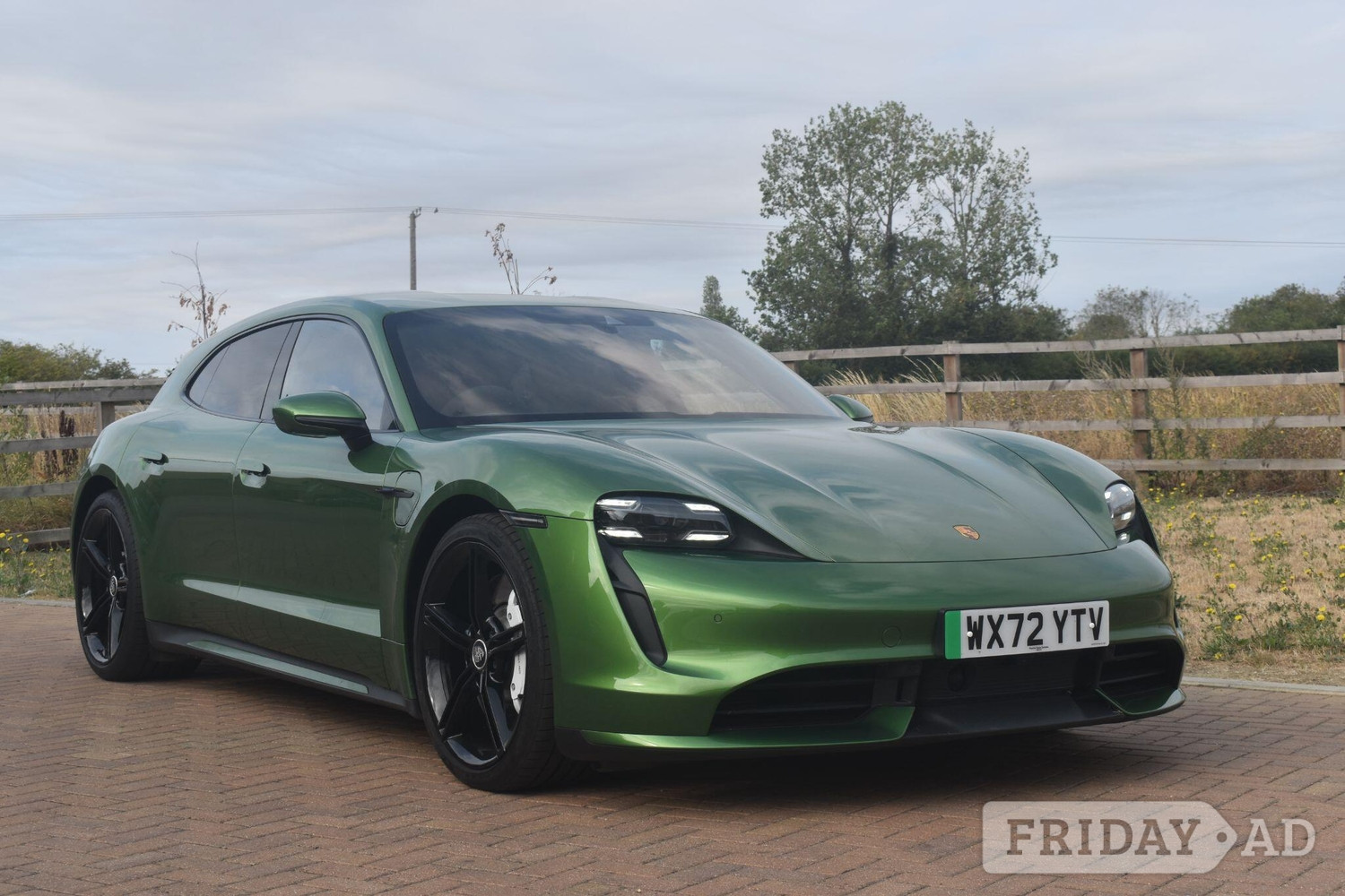 Porsche Taycan 2022 in Ely