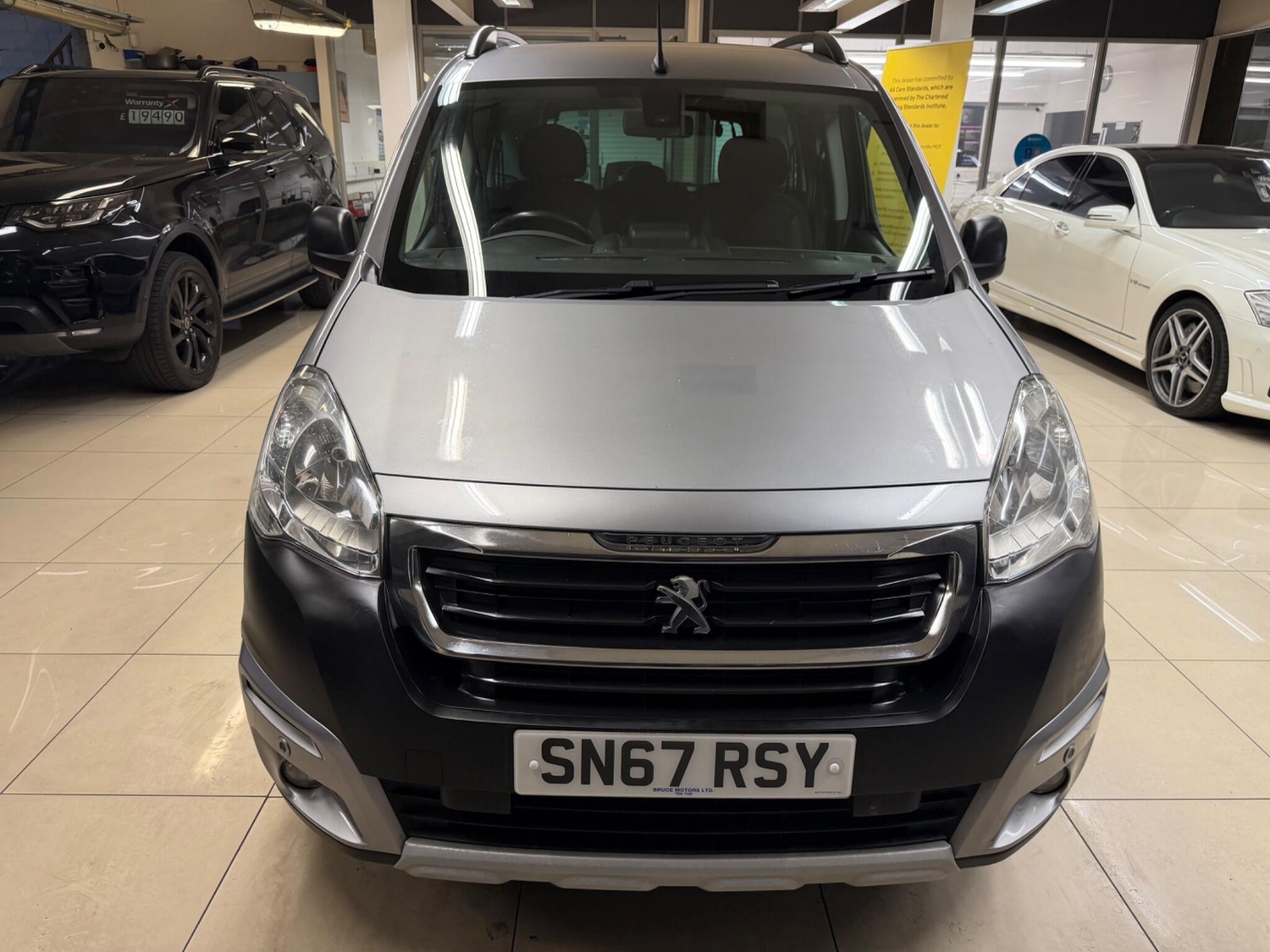 [ berth ]Peugeot Partner Tepee