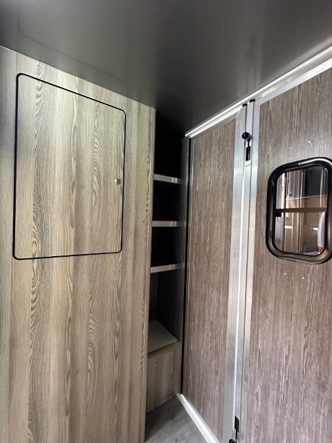 I.C.E Stallion Lux Citroen Horsebox - Trailers & Horseboxes