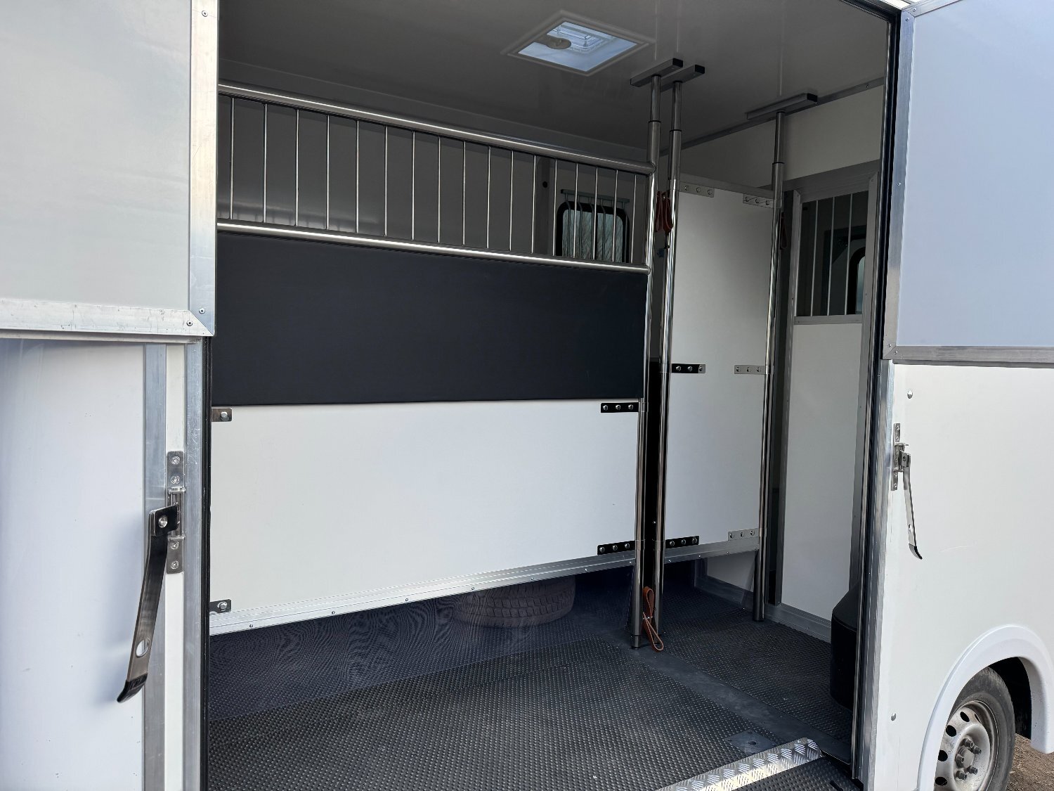 Select Pro Fiat Horsebox - Trailers & Horseboxes