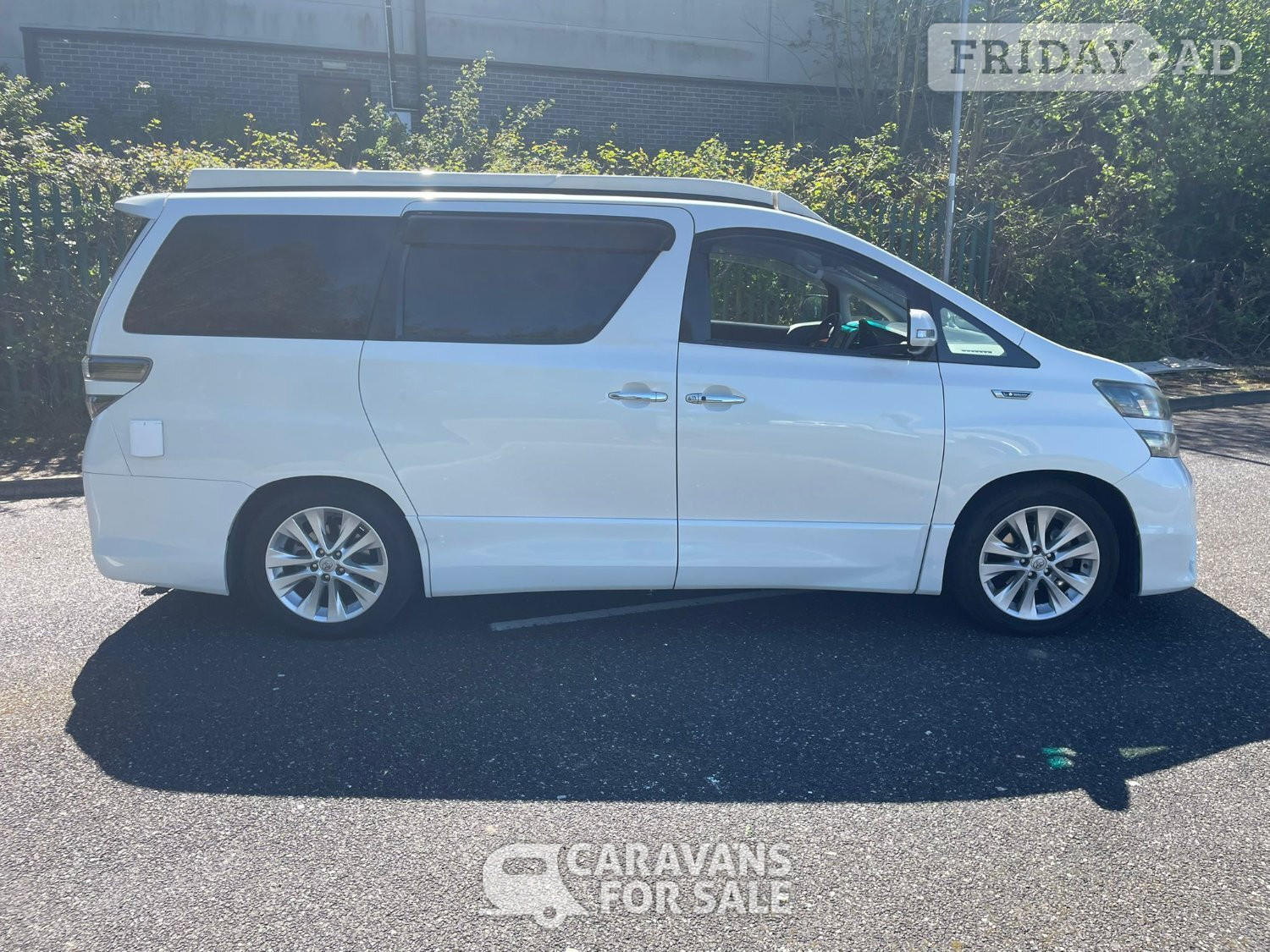 [ berth ]Wellhouse Leisure Toyota Vellfire Campervan