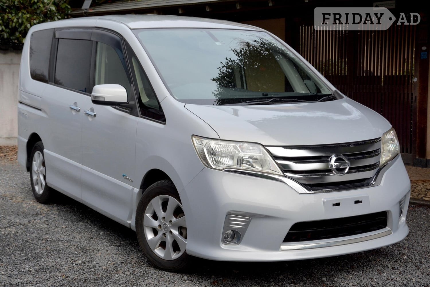Nissan Serena 2012 in Chingford