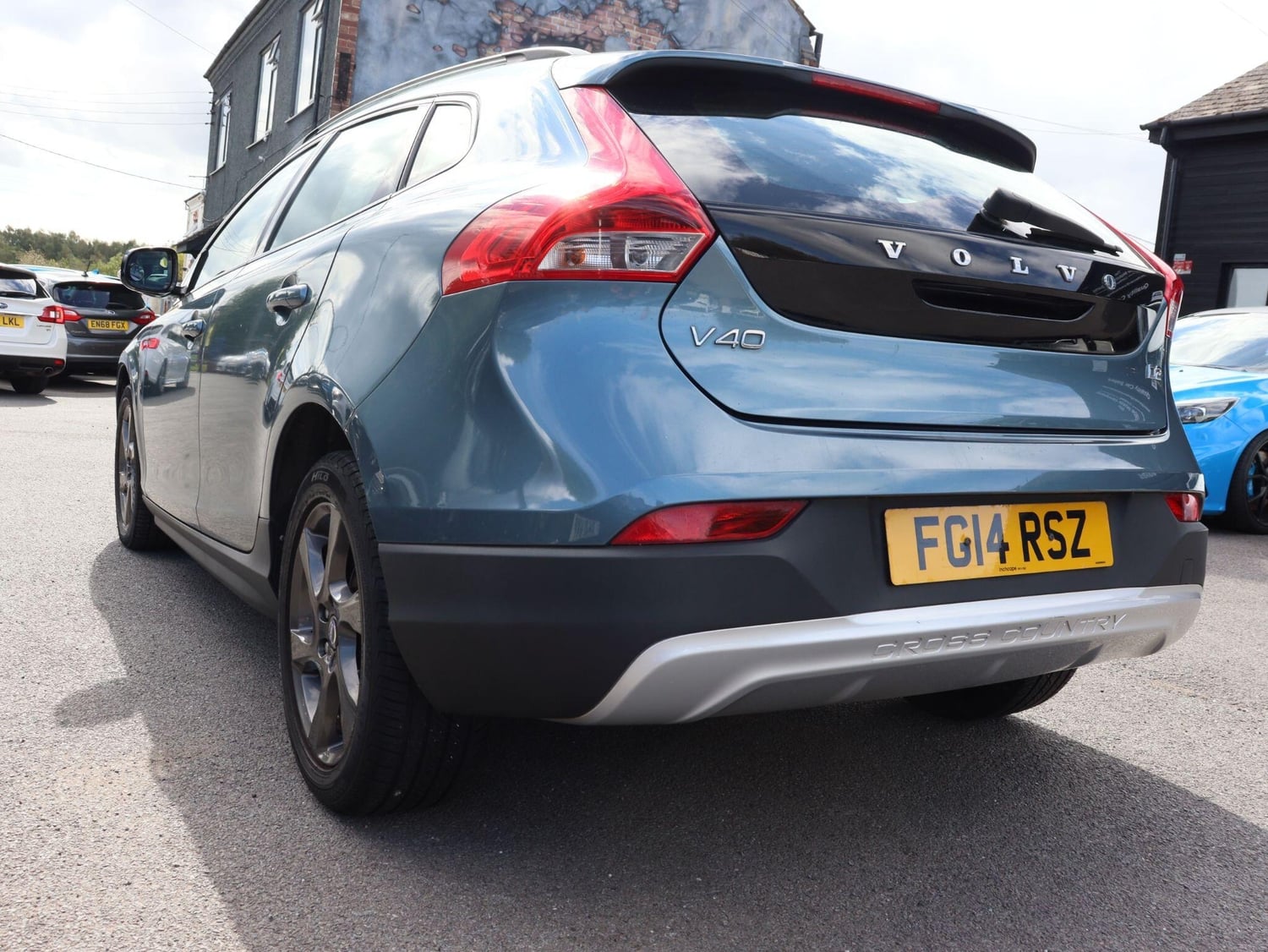 Volvo V40 Cross Country 2014 - Cars in Coalville