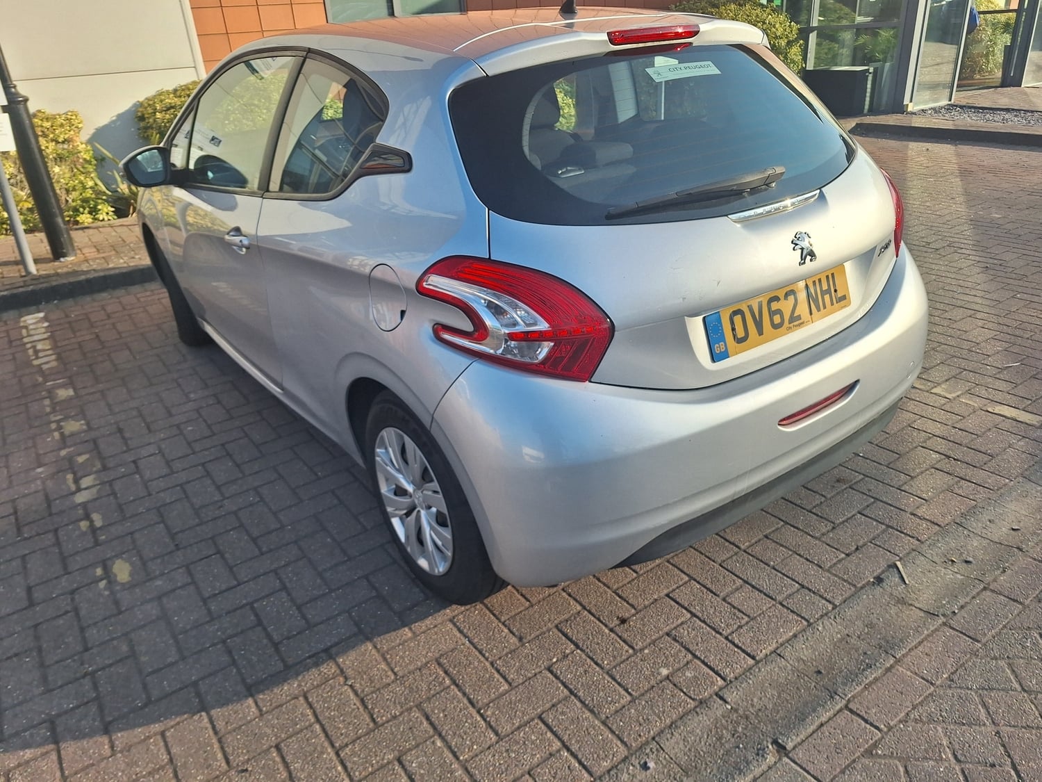 [ berth ]Peugeot 208
