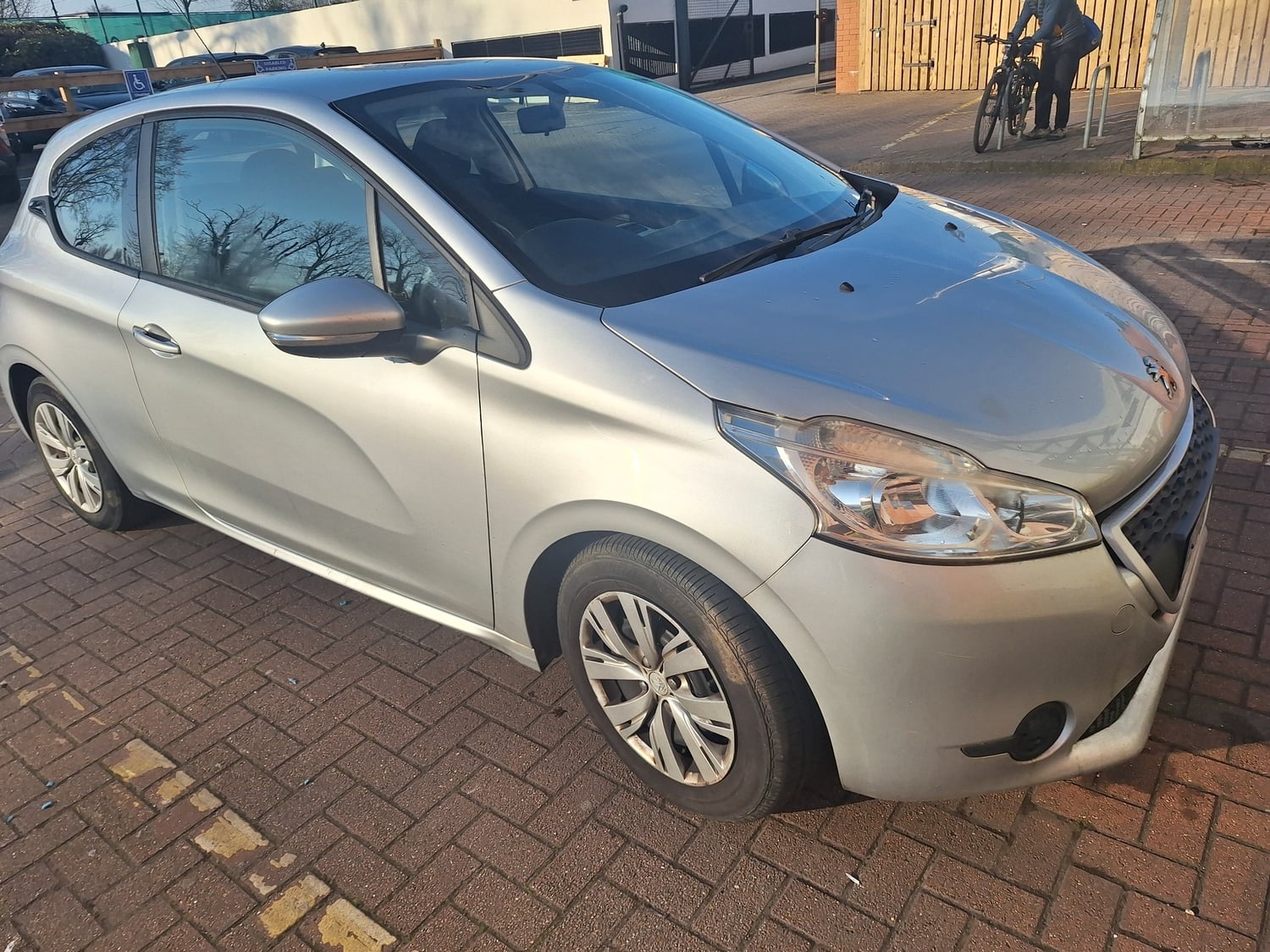 Peugeot 208 2012 - Cars in Sutton