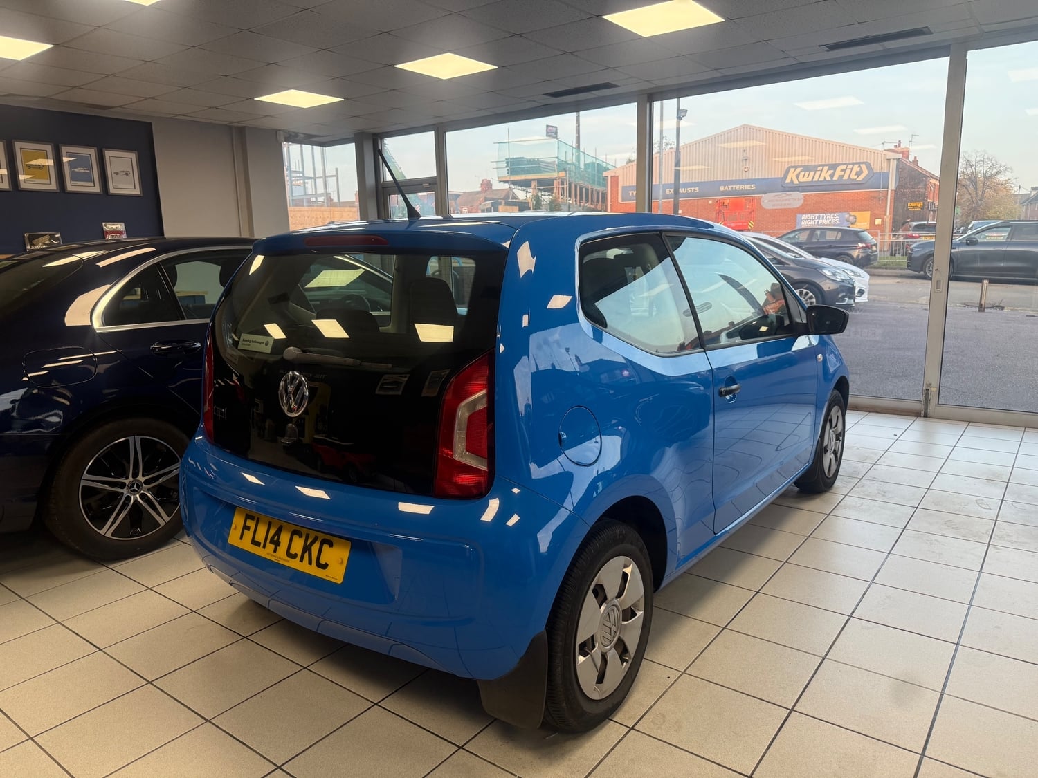 Volkswagen UP! 2014 - Cars