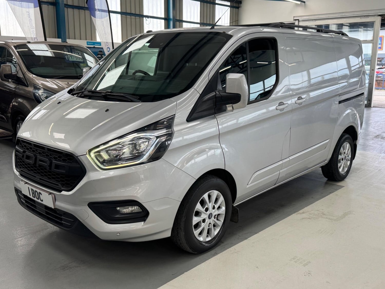 [ berth ]Ford Transit Custom
