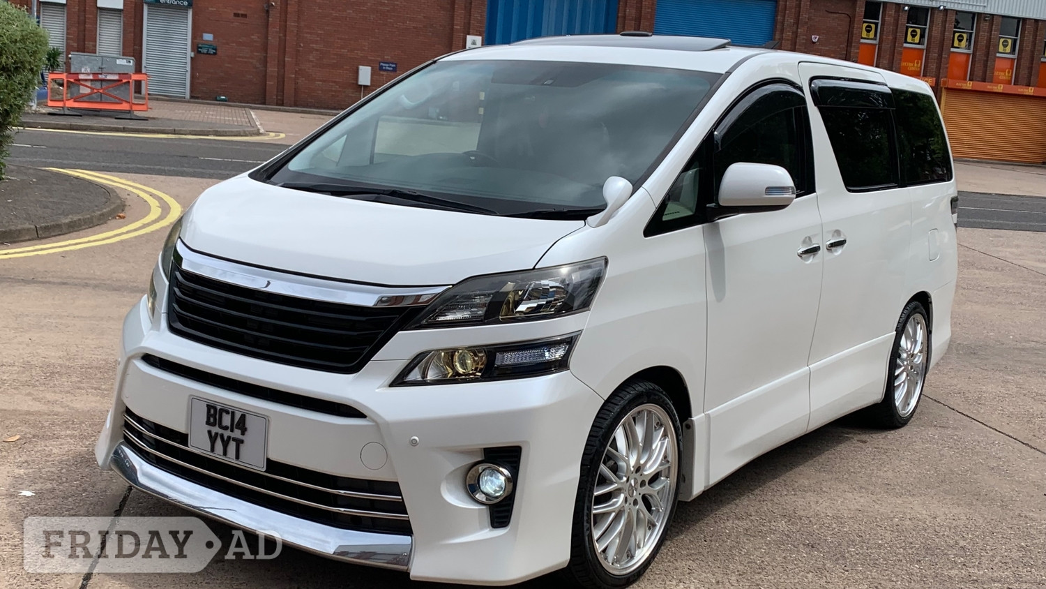 Toyota Vellfire 2014 - Cars in Birmingham