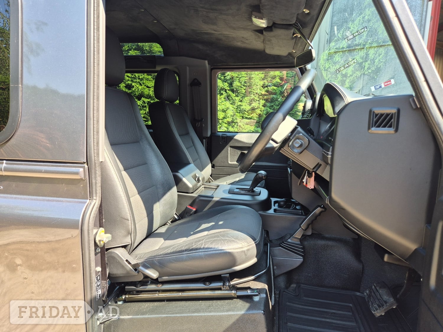 Land Rover Defender 90 2016 - Cars in Congleton
