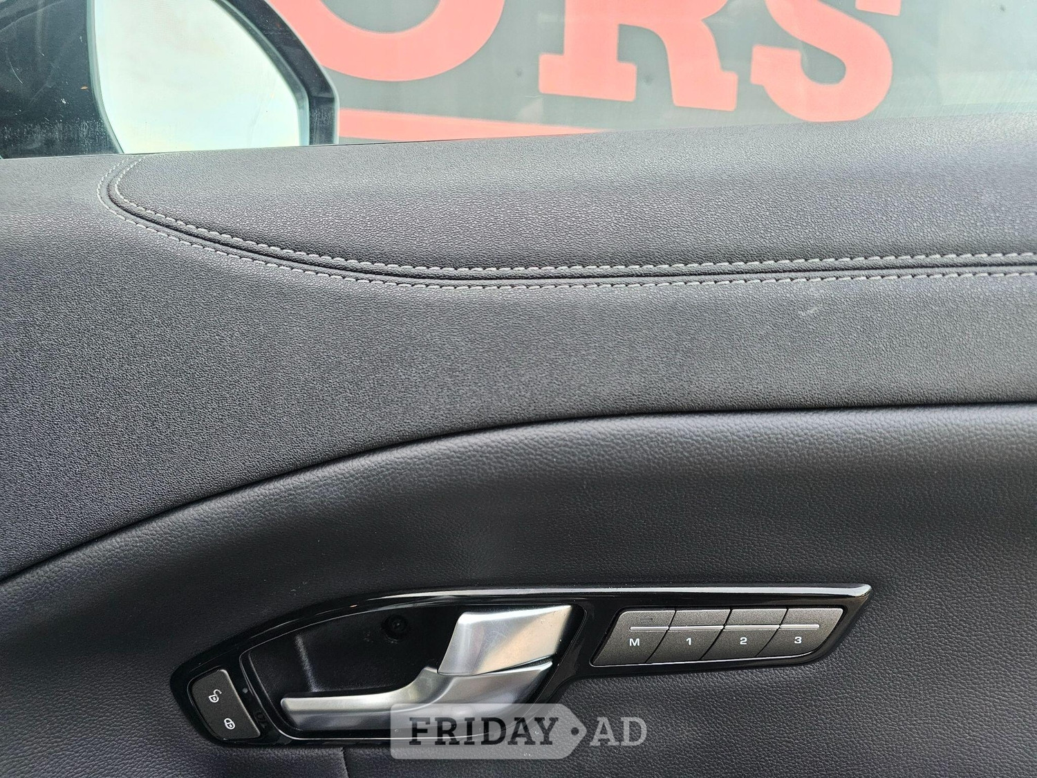 [ berth ]Land Rover Range Rover Evoque