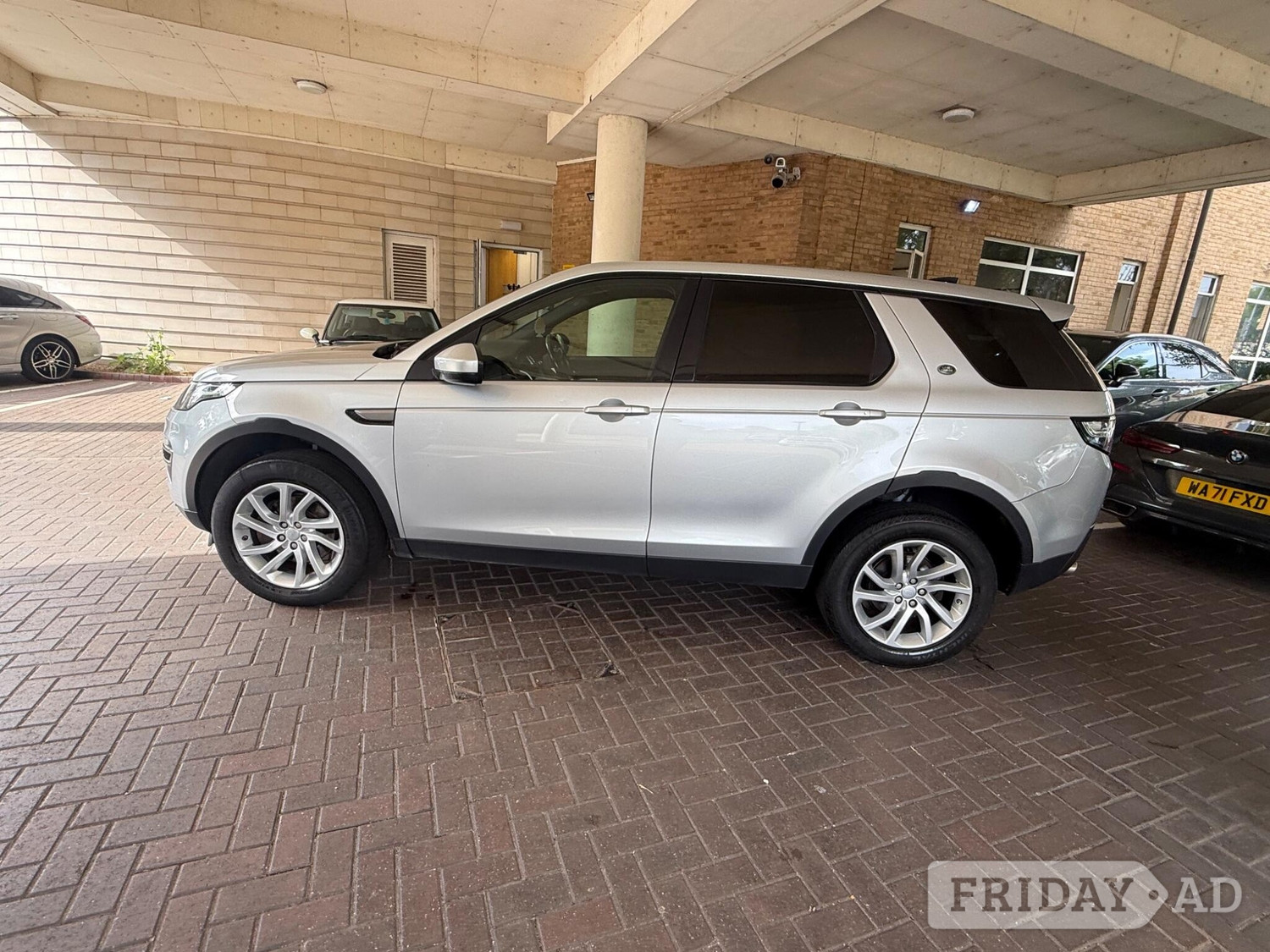 [ berth ]Land Rover Discovery Sport