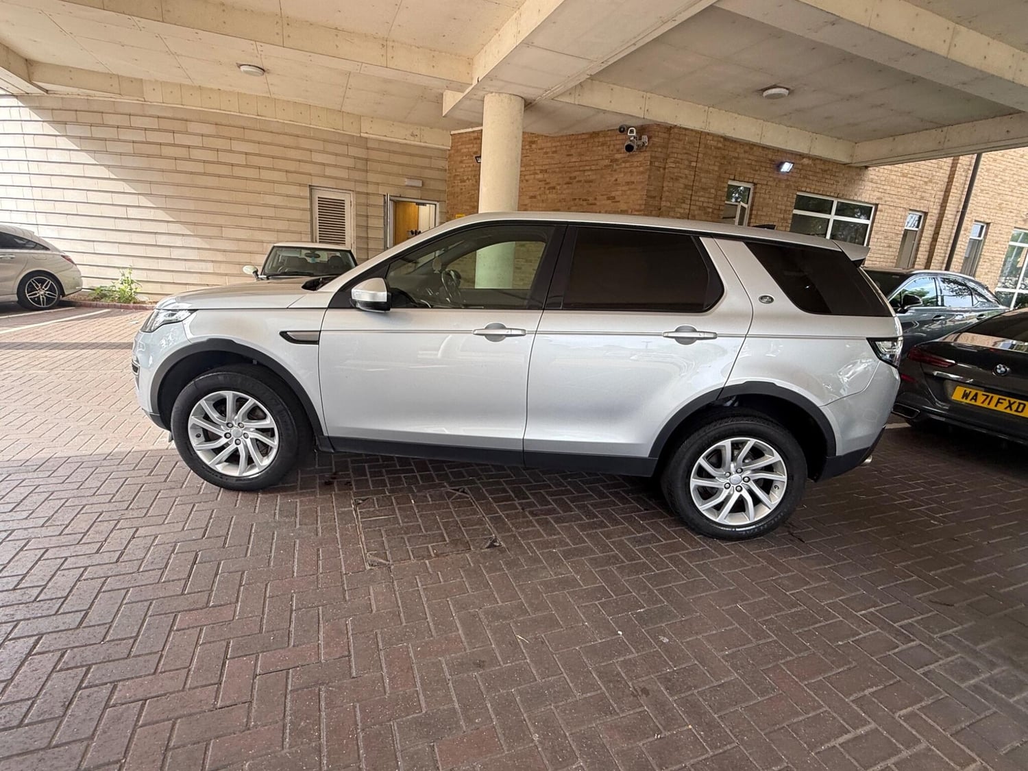 [ berth ]Land Rover Discovery Sport