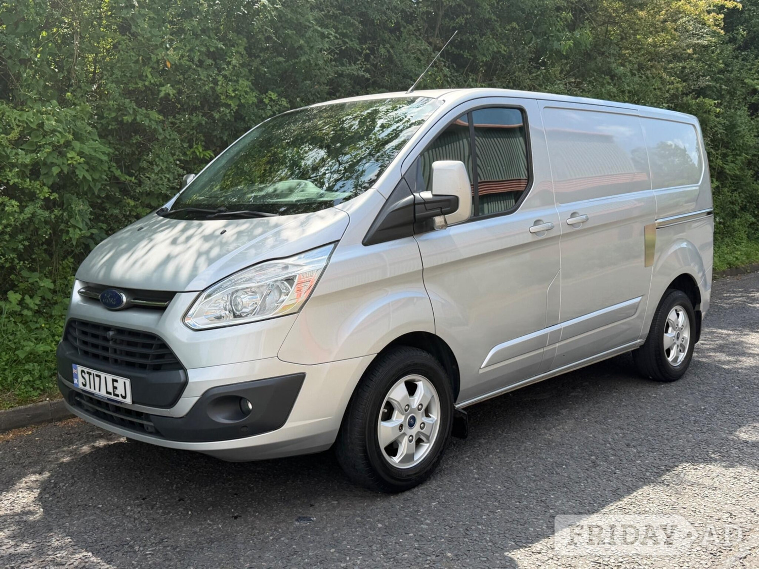 [ berth ]Ford Transit Custom