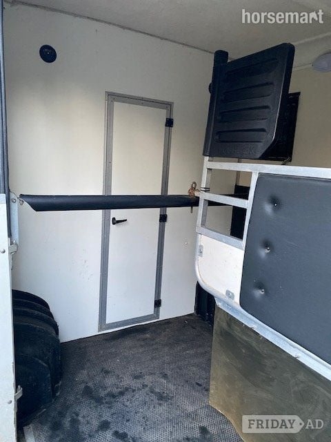 Equi-Trek Sonic Peugeot Horsebox - Trailers & Horseboxes