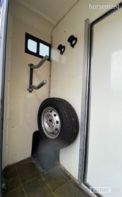 Equi-Trek Sonic Peugeot Horsebox - Trailers & Horseboxes in Horsham
