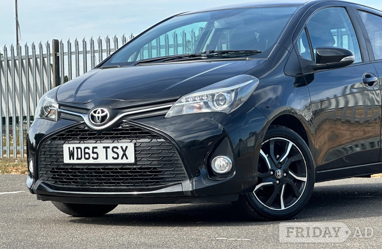 Toyota Yaris 2015 - Cars in Slough