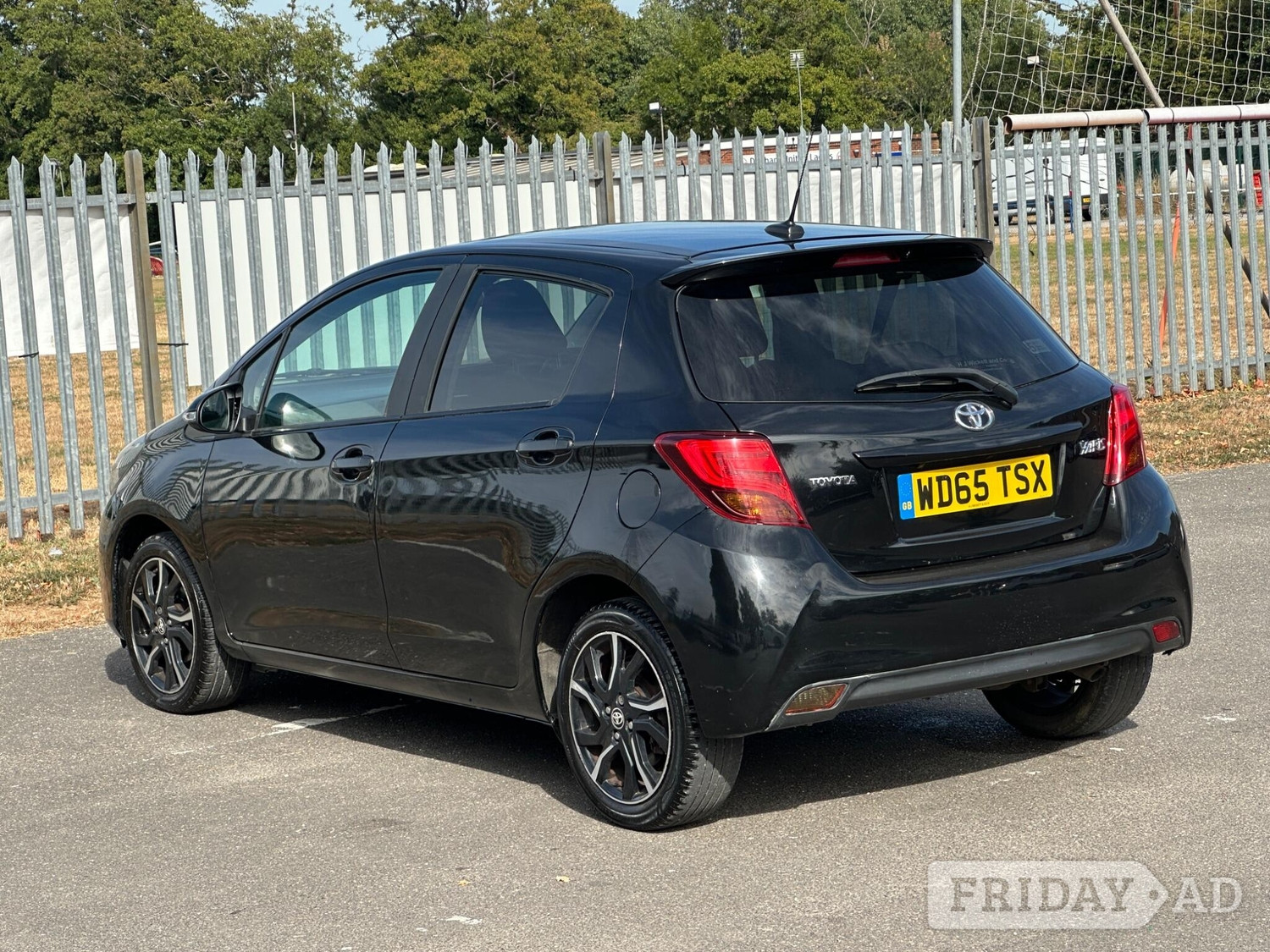 Toyota Yaris 2015 - Cars