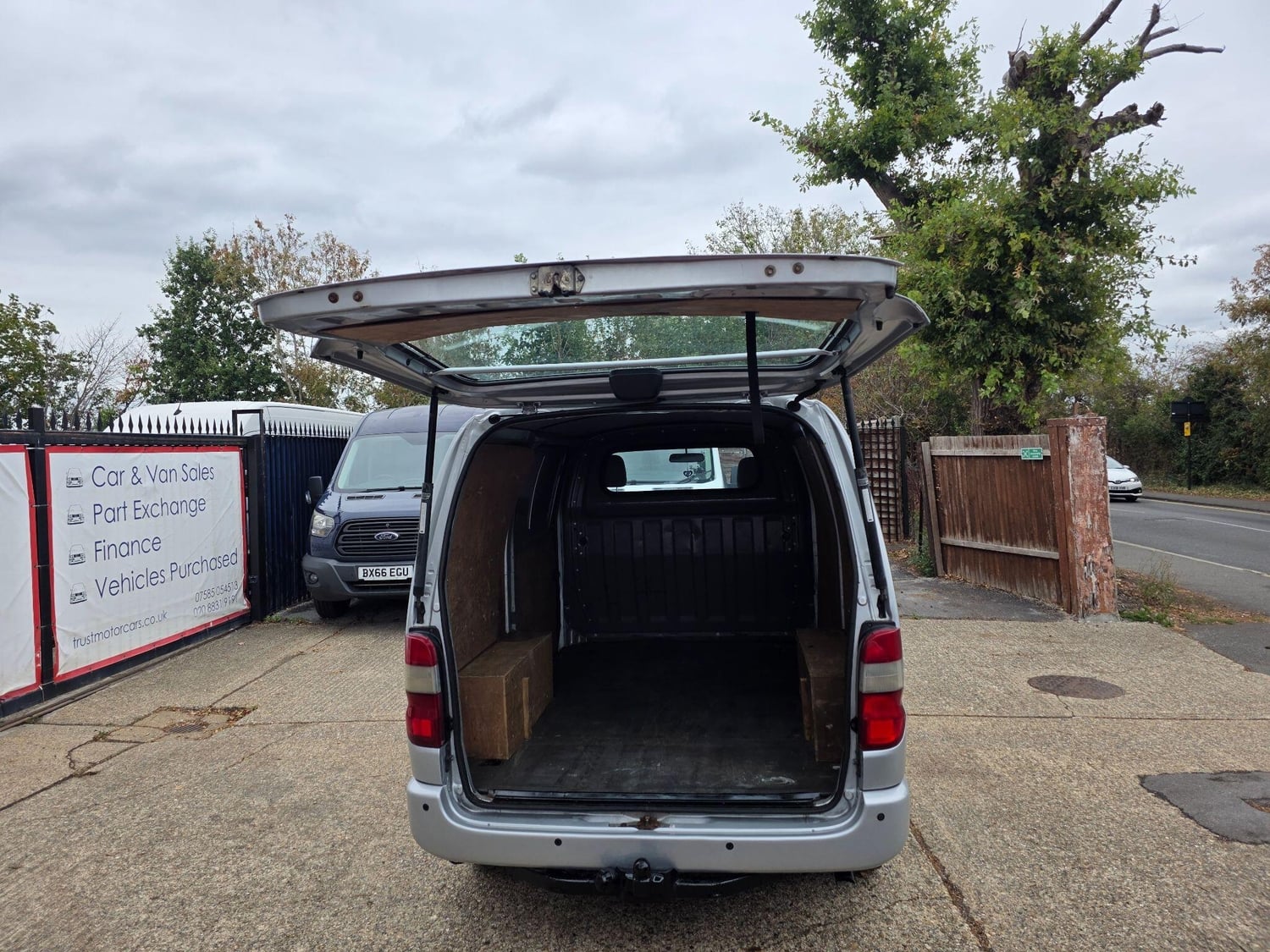 Toyota Hiace 2007 - Vans & Commercial Vehicles