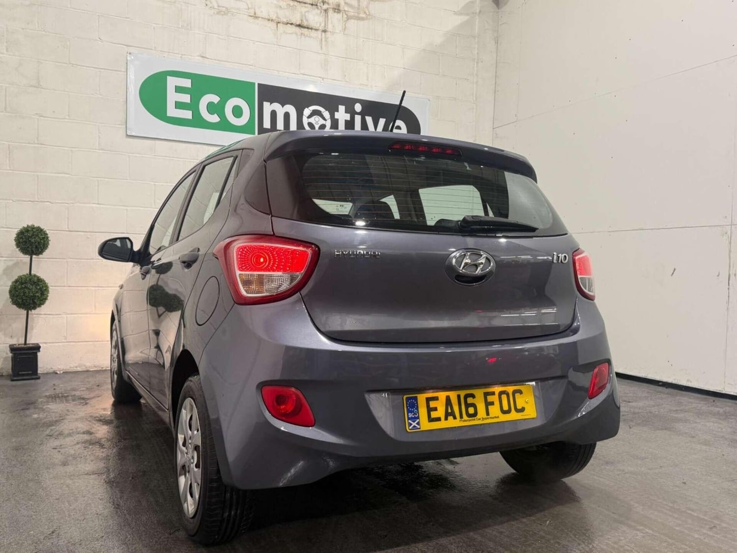 Hyundai i10 2016 - Cars in Uxbridge