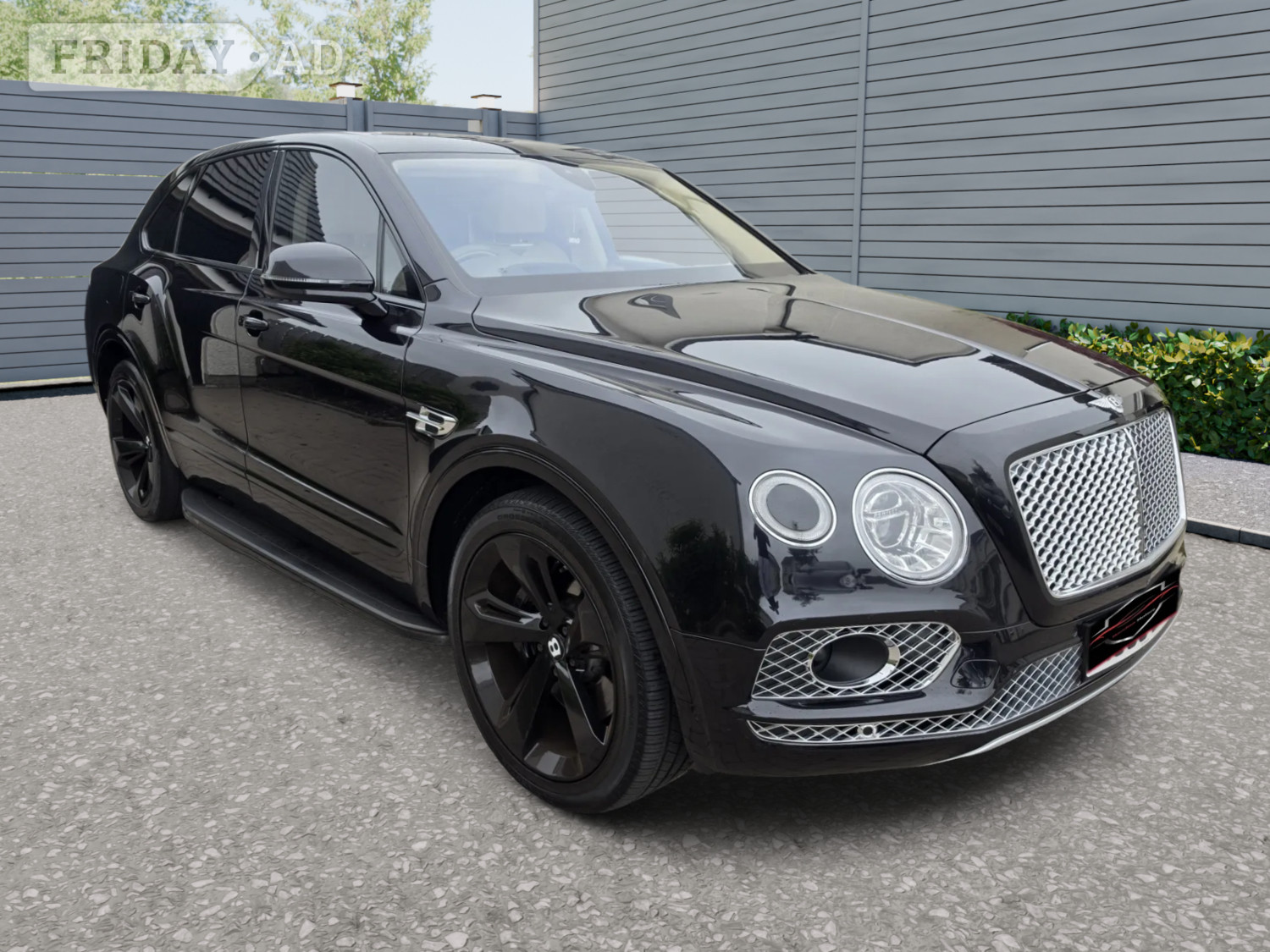 [ berth ]Bentley Bentayga