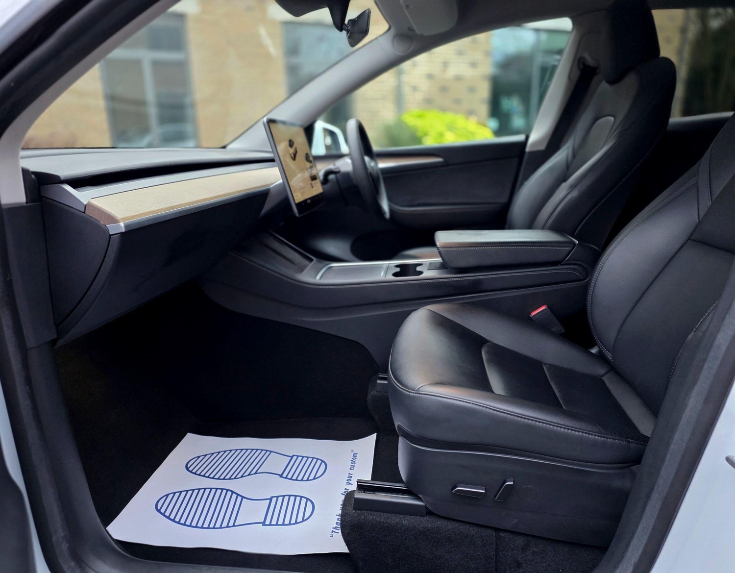 Tesla Model Y 2022 - Cars