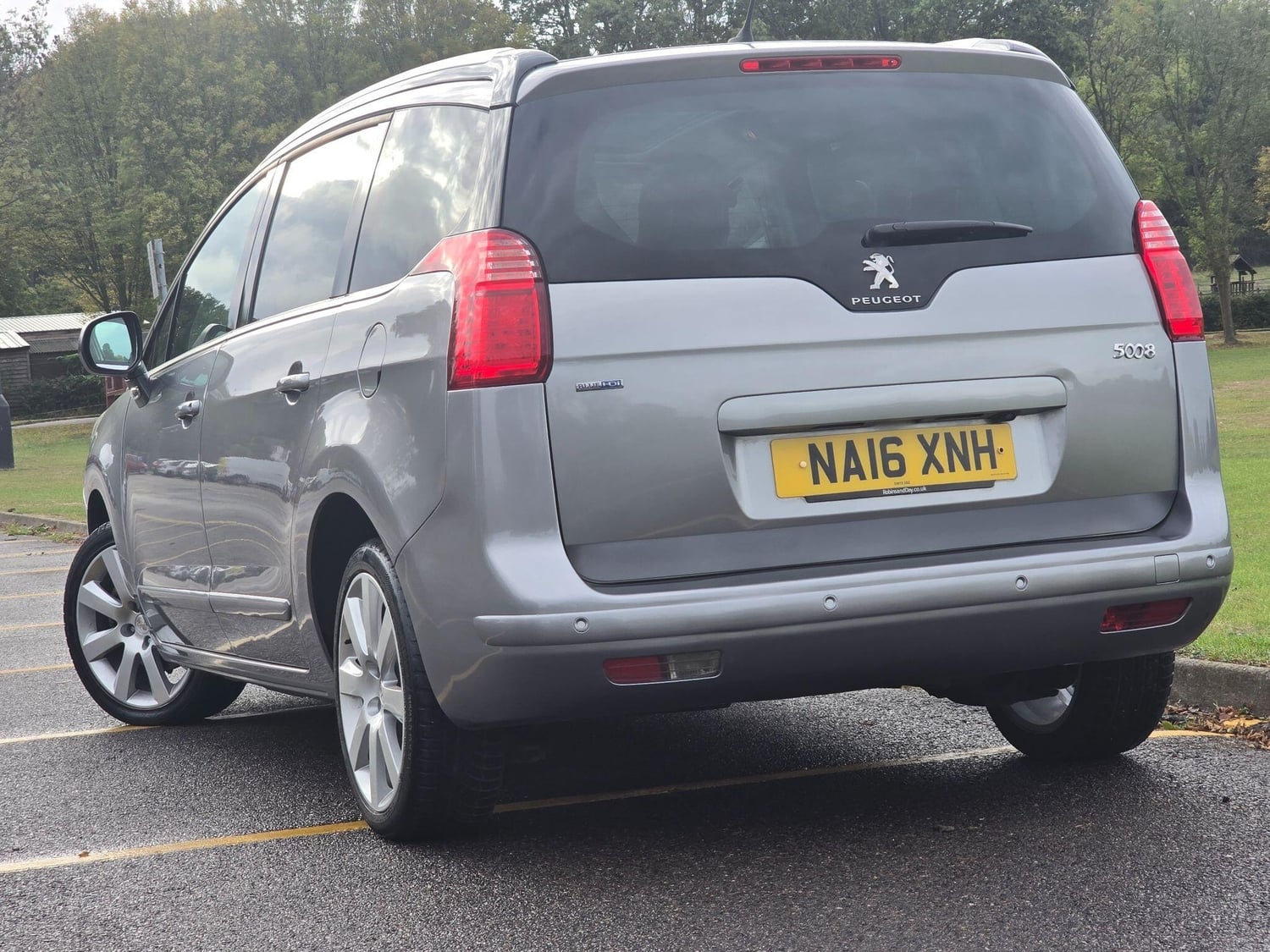 [ berth ]Peugeot 5008