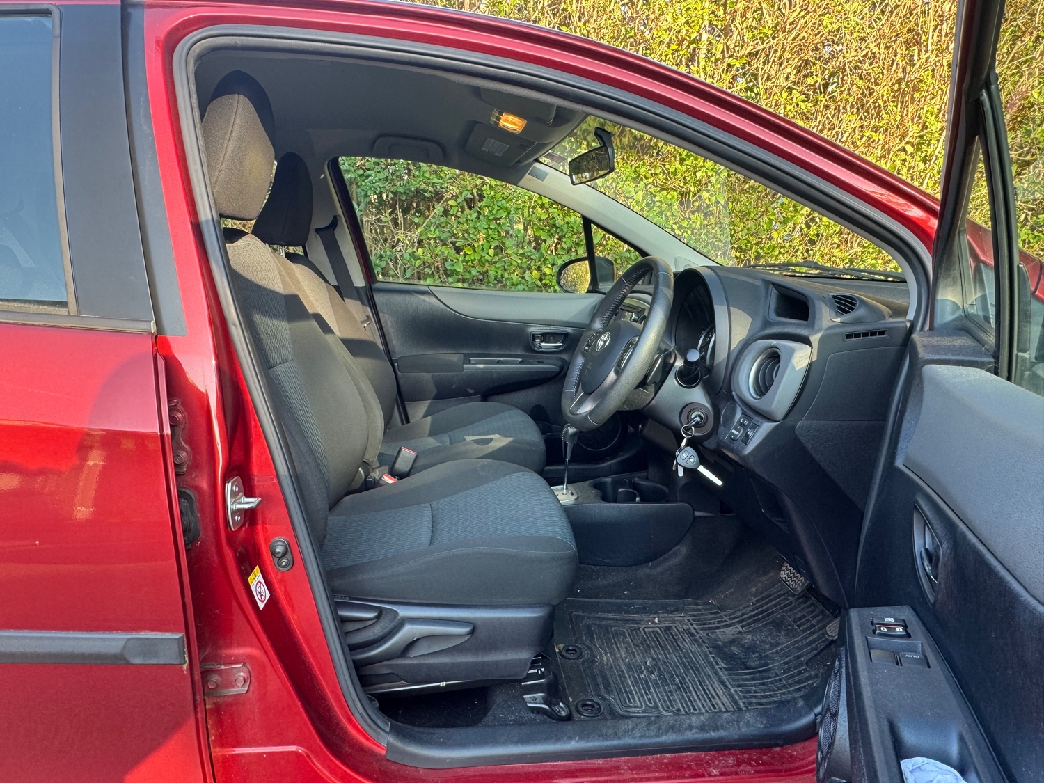 Toyota Yaris 2012 - Cars